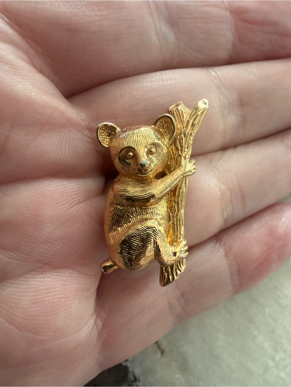 Vintage Sarah Coventry Koala Bear Brooch Pin Textured Gold‎ Tone Figural
